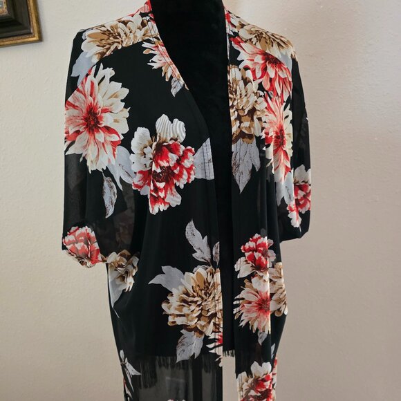 Siren Lily women's black floral kimono with fringe, size 2X. - Picture 3 of 7